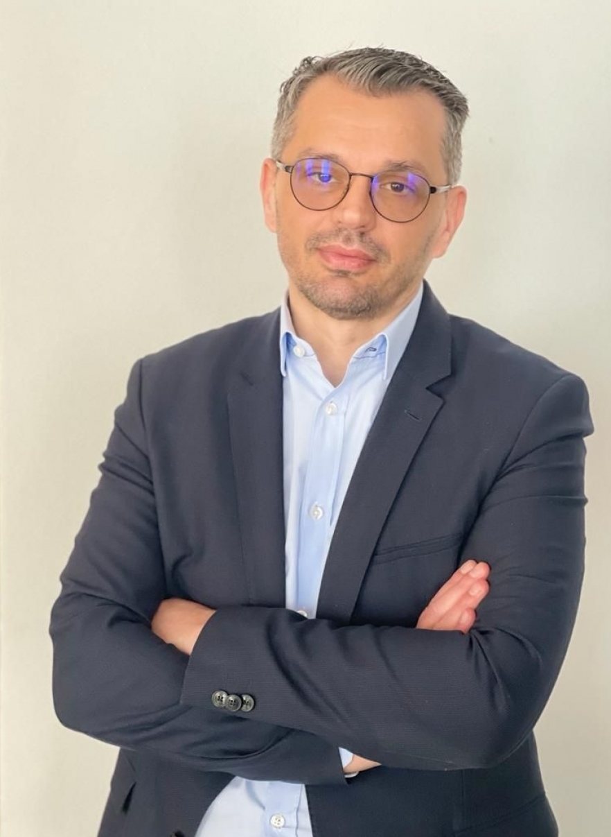 (w882) Omenii si