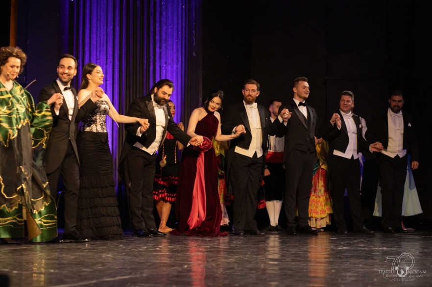 (w882) Gala Leona