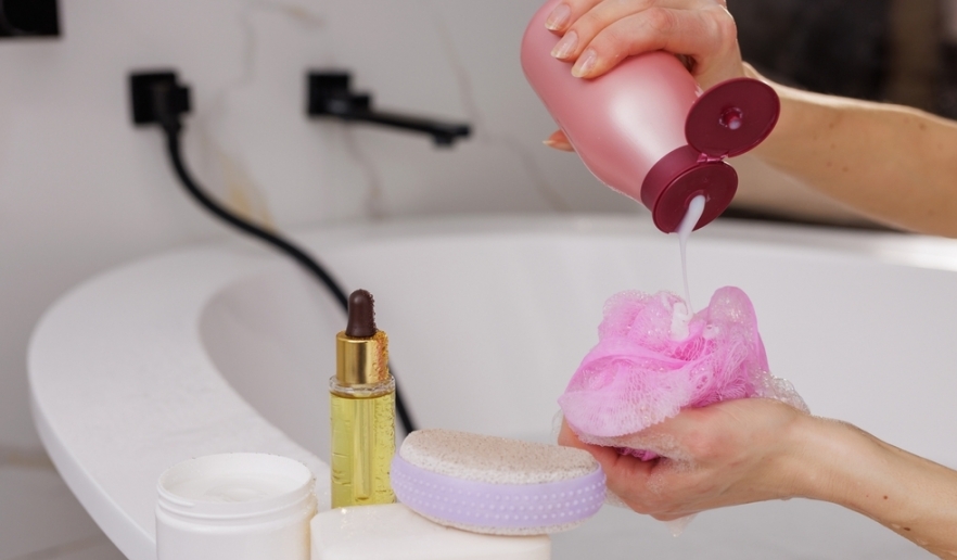 (P) Gelul de duș exfoliant: când și cum să îl folosești corect 