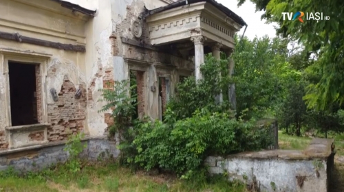 Lumea de aproape: Conacul din Răducăneni în senin și în negură, teafăr