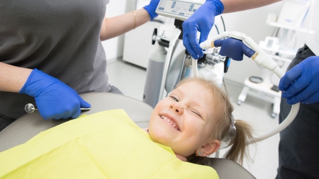 (P) Gentle Dentist: pași importanți pentru îngrijirea corectă a danturii la orice vârstă 