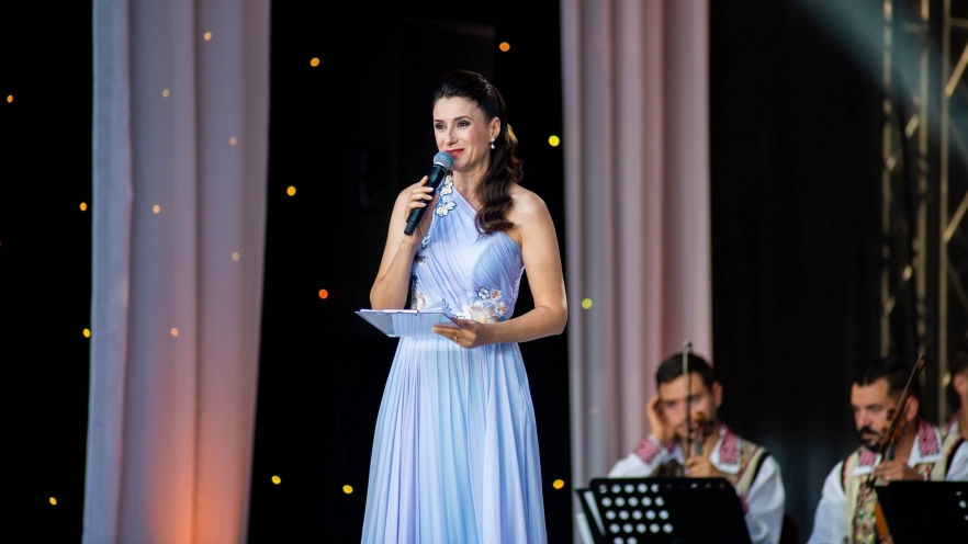 (w882) Iuliana Tu