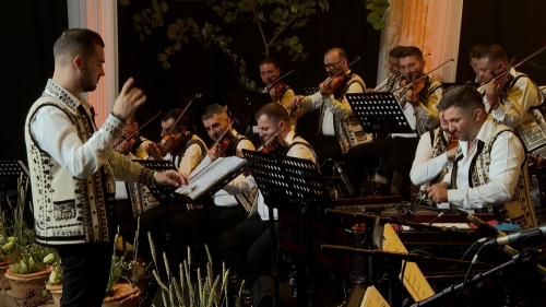 Festivalul „Strugurele de Aur” - trei zile de cântec, tradiție și noi generații de artiști, în direct la TVR