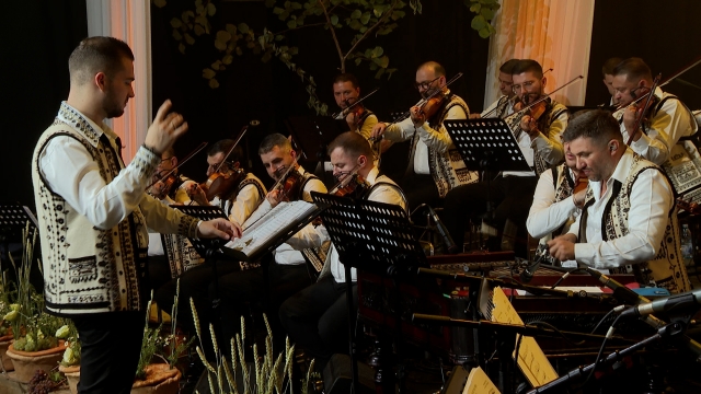 Festivalul „Strugurele de Aur” - trei zile de cântec, tradiție și noi generații de artiști, în direct la TVR