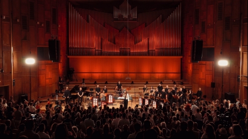 Premieră TVR Cultural: „ONE VOICE!”, o întâlnire vibrantă între vocea Anitei Petruescu și Big Band-ul Radio România 