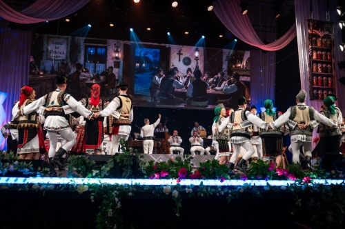 „Tezaur folcloric” deschide un nou sezon la TVR 1: o călătorie în inima tradițiilor și a poveștilor din vatra satului românesc