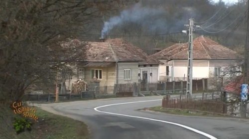 “Cu tigaia-n spate”: Rețete uitate din satul sălăjean: mălaiul de pârgă și piroștile cu carne de oaie | VIDEO
