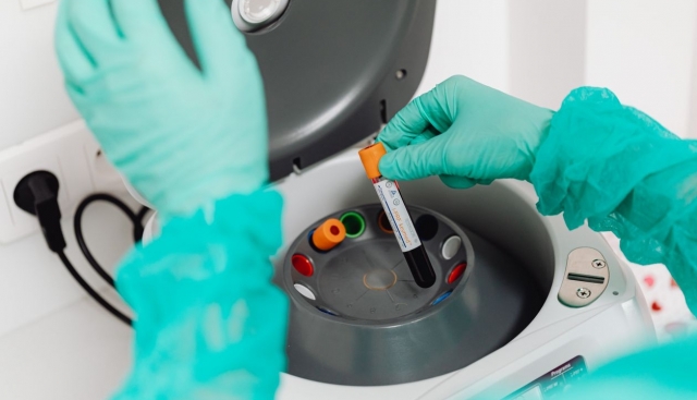 (P) Când o analiză de rutină deschide o discuție genetică — explicat de Clinica Sante