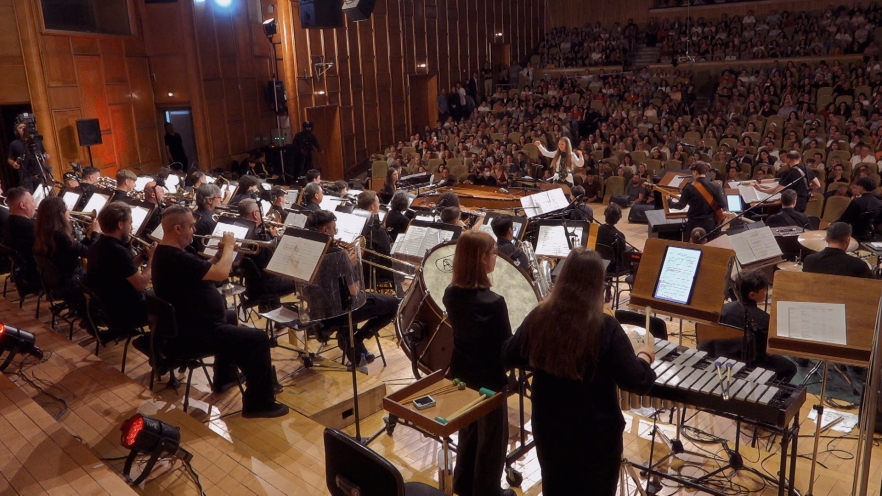 (w882) Concert He