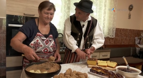 “Sarea în bucate”: Tanti Emilia din Coșteiu de Sus face din prună o vedetă | VIDEO