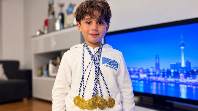 La 8 ani, campion la înot și pasionat de fotbal: povestea lui Tudor Sotcov, la „Mâine începe azi”, pe TVR 2
